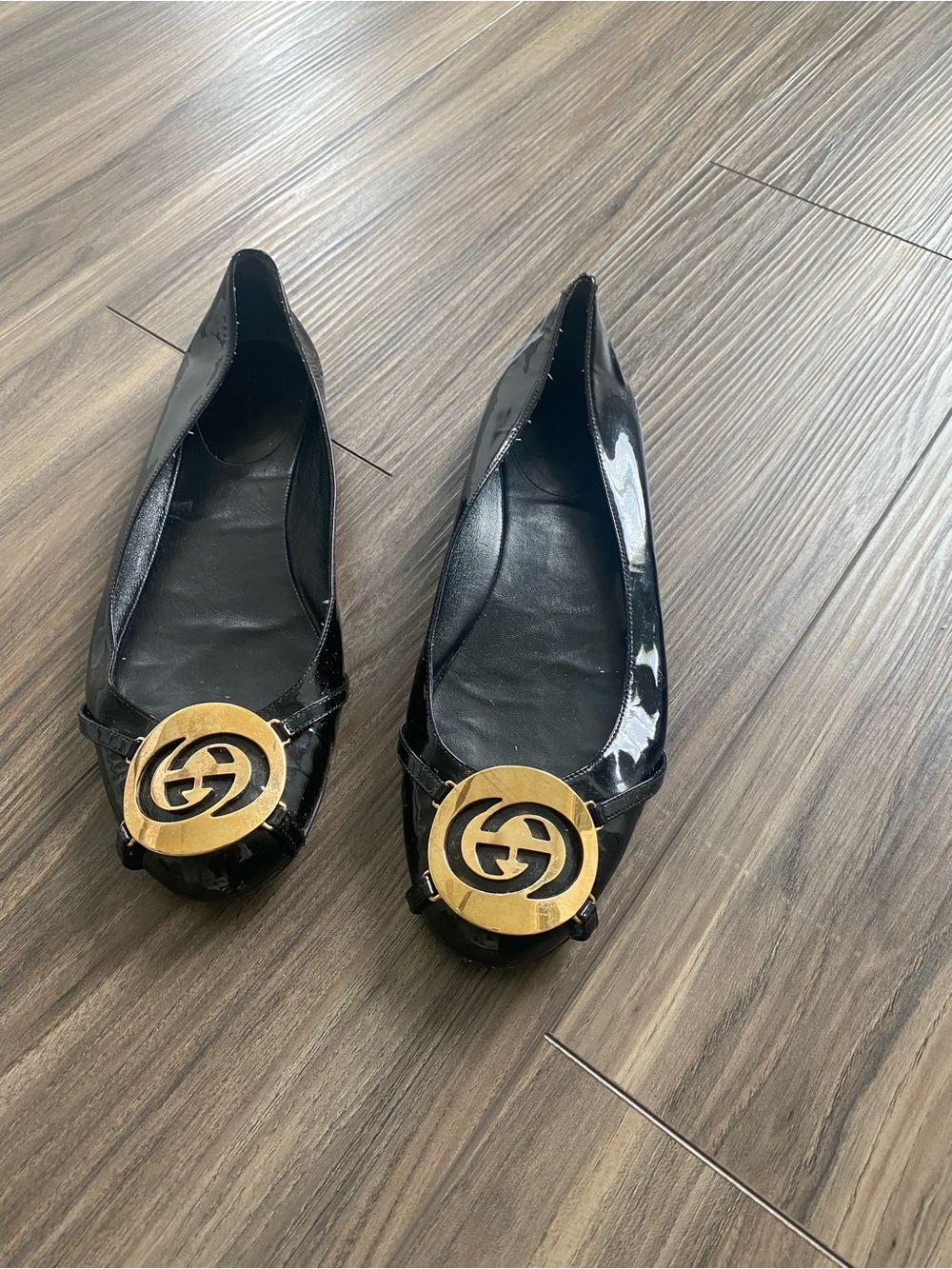 Gucci Black Patent Leather Ballet Flats with Gold Double G Emblems - Picture 3 of 4